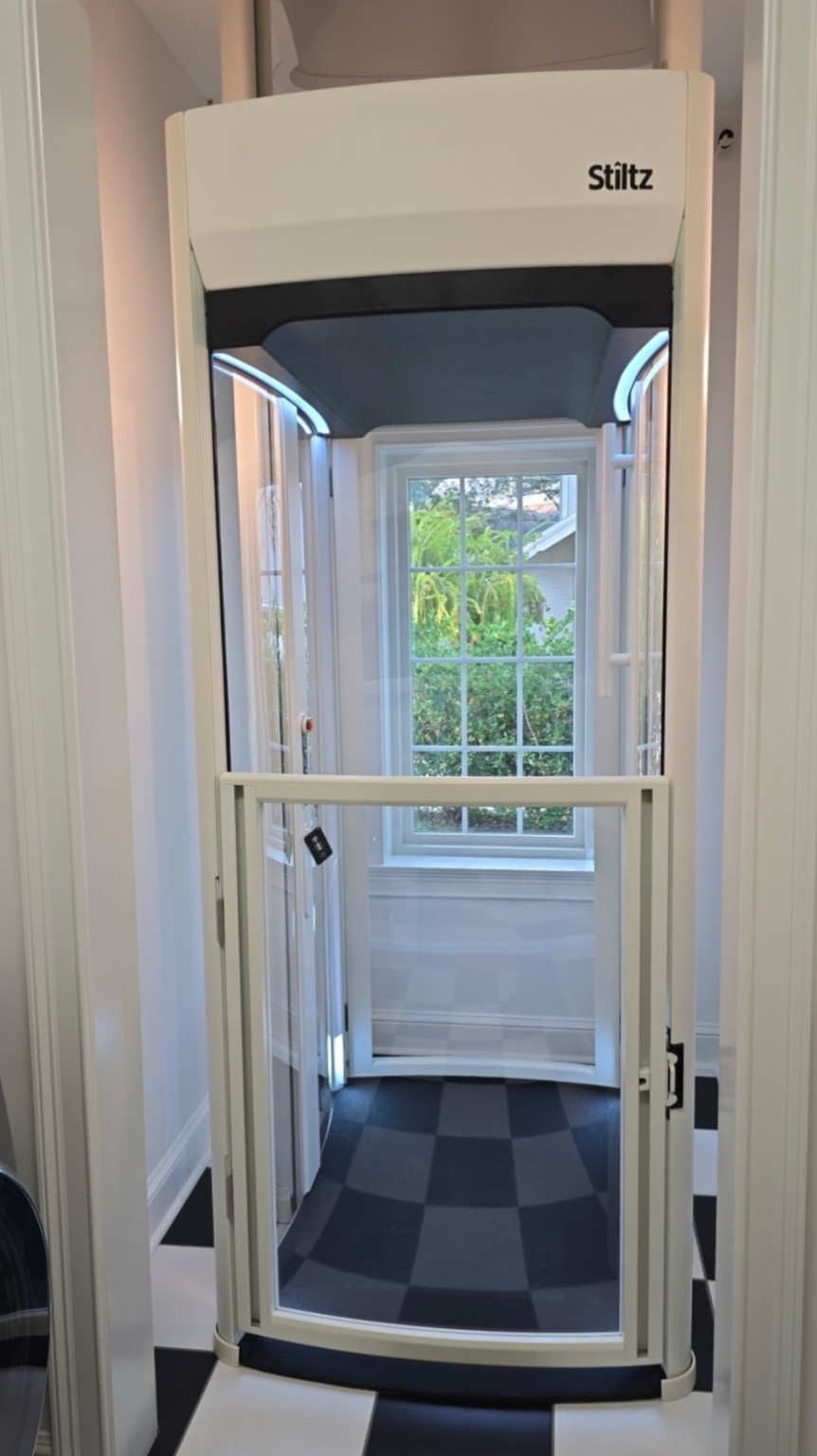 Duo Alta installed in a refined Florida hallway